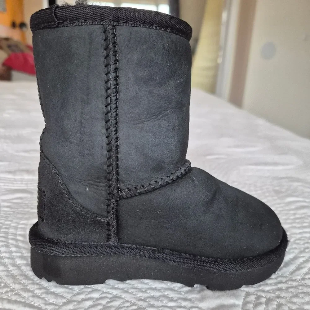 GUC UGG Classic Ⅱ Kids Boots #1017703K Black US Size 7